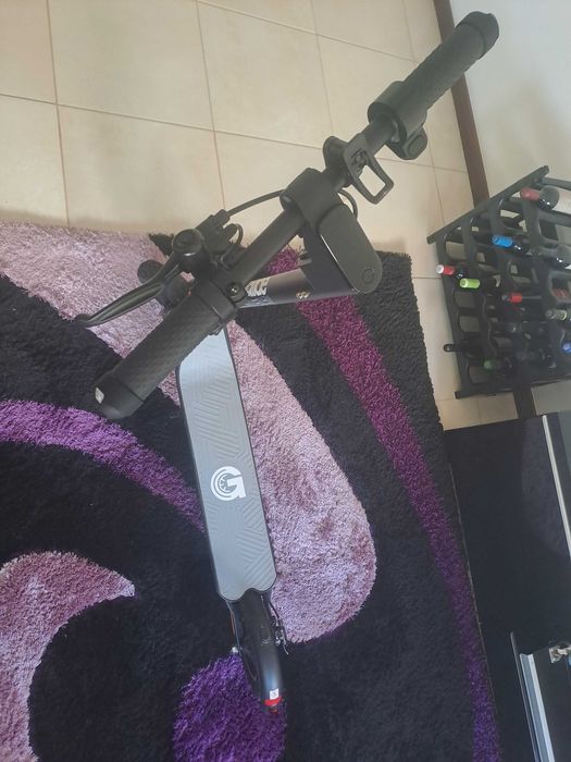 Vendo ou troco trotinete marca delovo ta nova so andei 3 vezes com ela e inda tem 3 anos de garanfia ou troco algo do meu interese