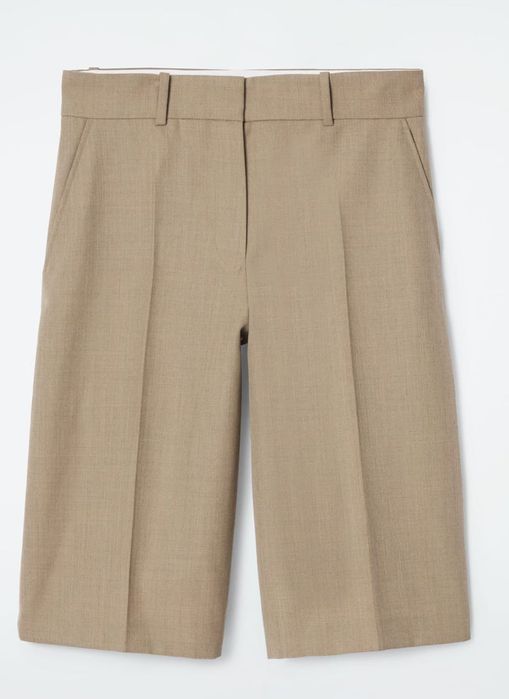 Бермуди COS вовна. колір холодний беж. мають структурне плетіння