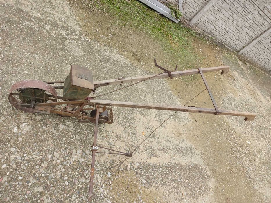 Siewnik ręczny do warzyw Haka sprawny, zabytkowy, oryginał