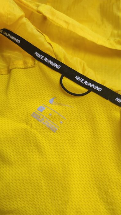 Чоловіча вітровка Nike Windrunner Trail Jacket (Speed Yellow)