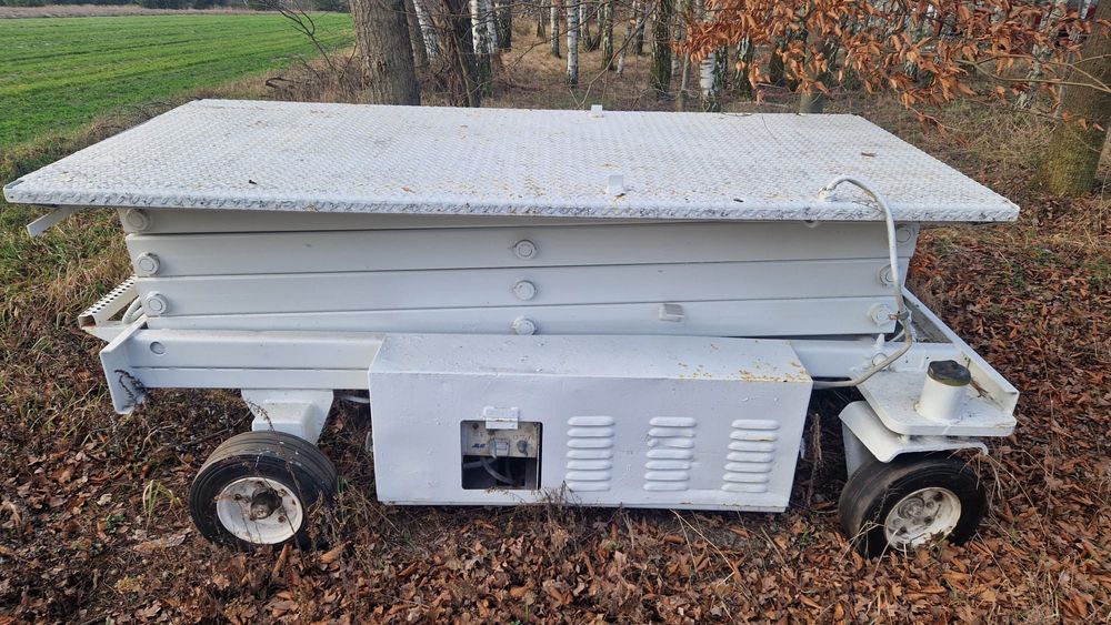 Podnosnik nożycowy JLG