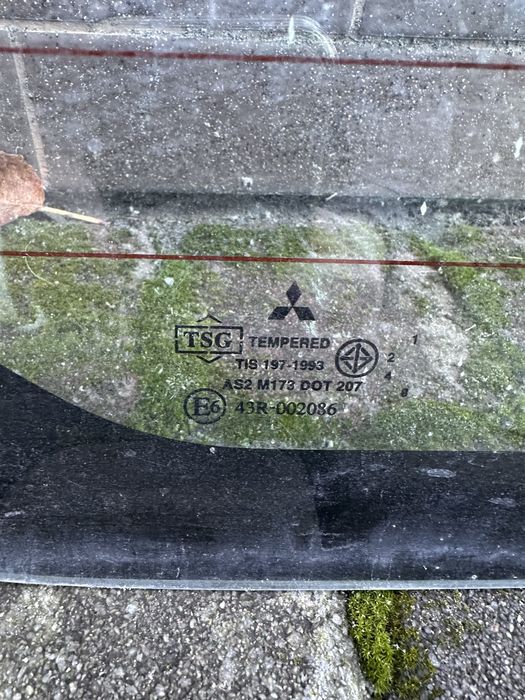 Заднє скло Mitsubishi L300 (Delica)