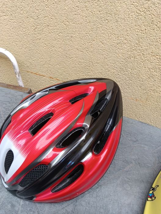 Capacete de ciclismo a 2€ cada um