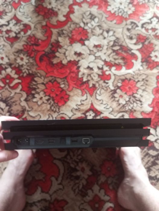PS 4про  1 терабайт пам'яті 2 ревізія (не прошита)