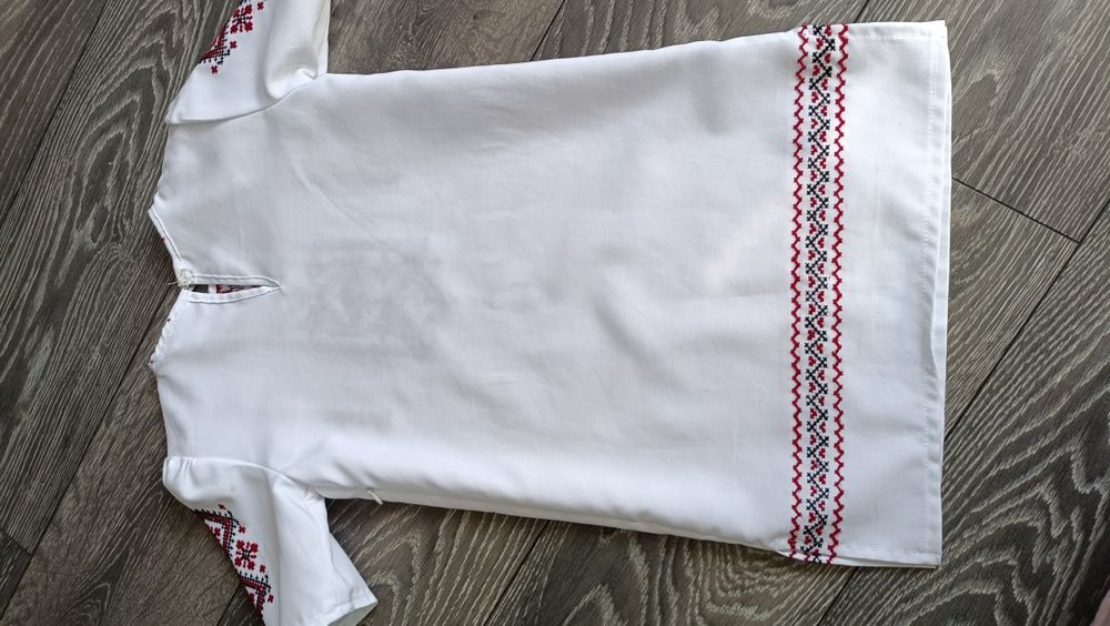 Продаю вишиване платтячко ручної роботи.