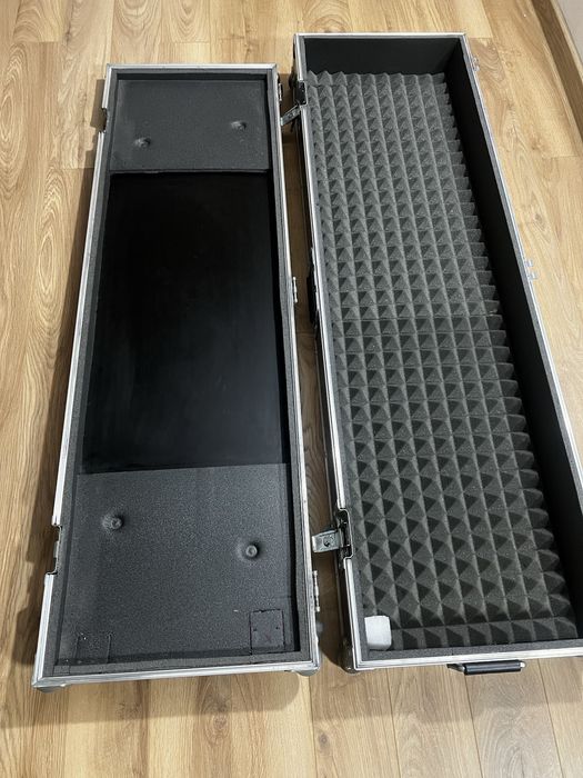 Case twardy instrument klawiszowy
