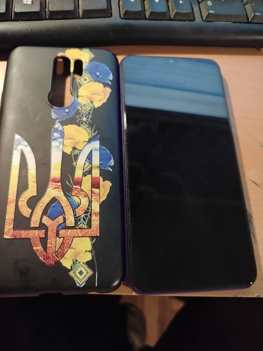 Продам смартфон Redmi 9