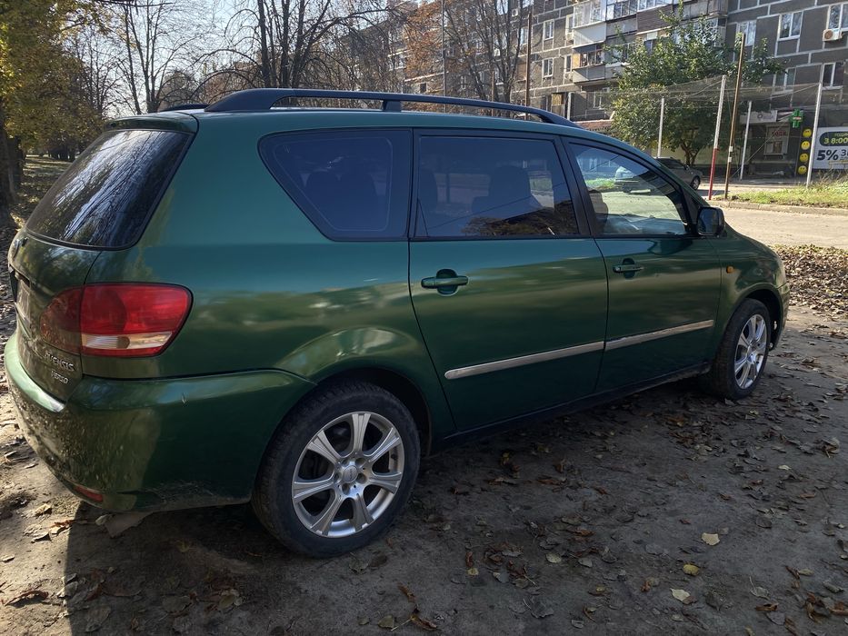 Toyota Avensis Verso