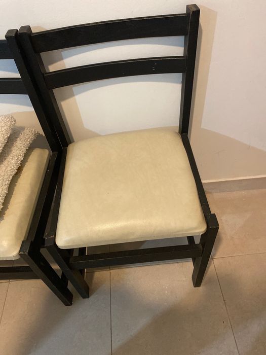 Vendo 4 cadeiras de madeira