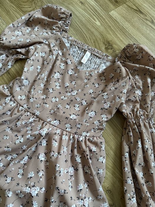 Жіноча сукня з квітковим принтом