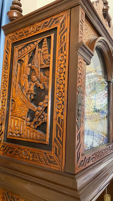 Relógio do piso ( de pêndulo ). Estilo Oriental. Esculpido à mão