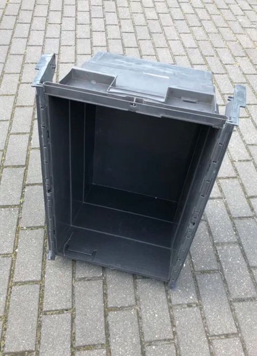 Plastikowy pojemnik z pokrywą 600x400x365 mm