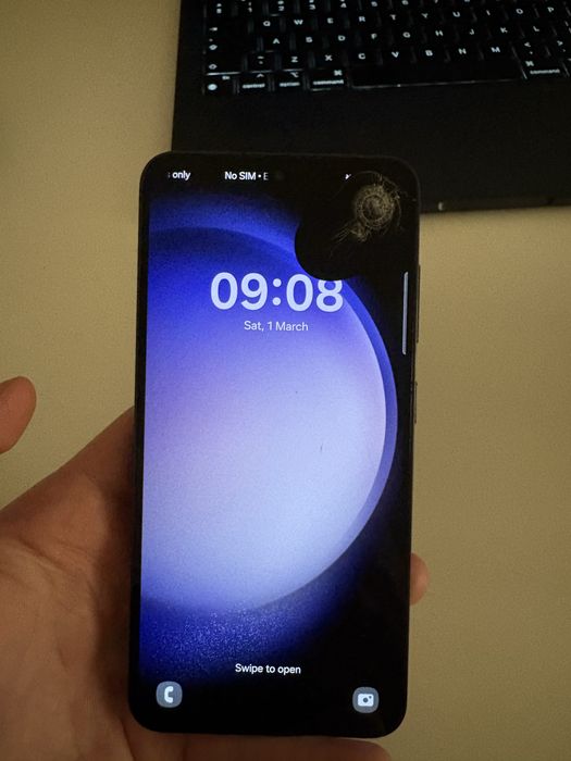 Samsung Galaxy S23 128GB Czarny – uszkodzony ekran, sprawny