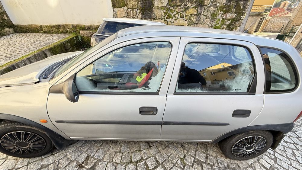 Opel Corsa B 2000 Gasolina – Para Reparar ou Peças