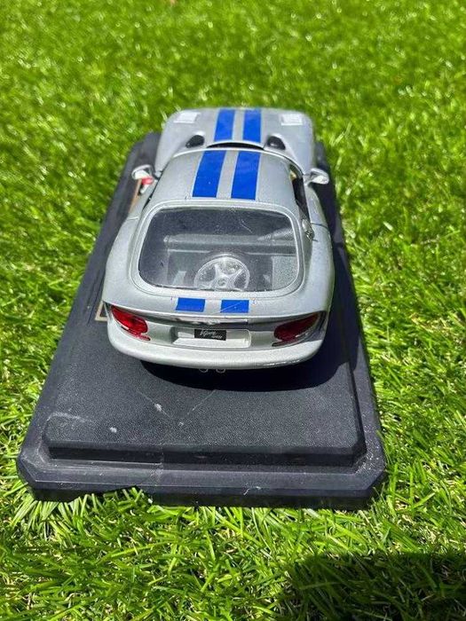 Miniatura Dodge Viper GTS Coupe Bburago 1:24