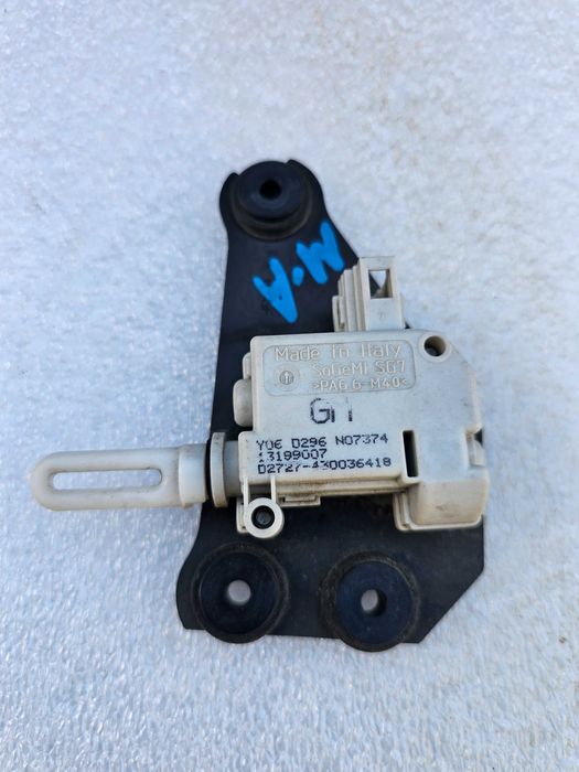 Siłownik Zamka Klapy Tył Opel Meriva A