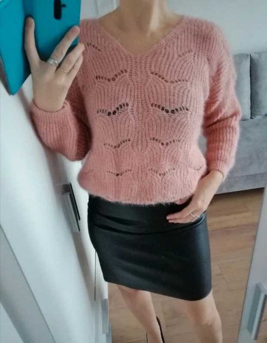 Sweter moherkowy pudrowy róż w serek wzory s m L