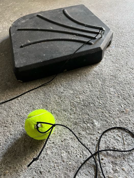 Boia de ténis com elástico para treino