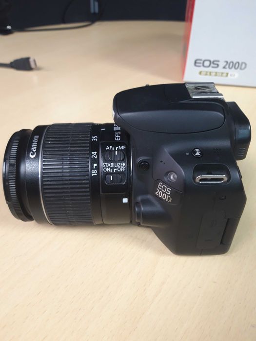 Canon EOS 200D + lente zoom 18-55mm + 3 baterias + caixa original