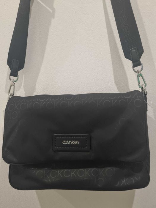 Продам жіночу сумочку Calvin KLein, оригінал. Нова