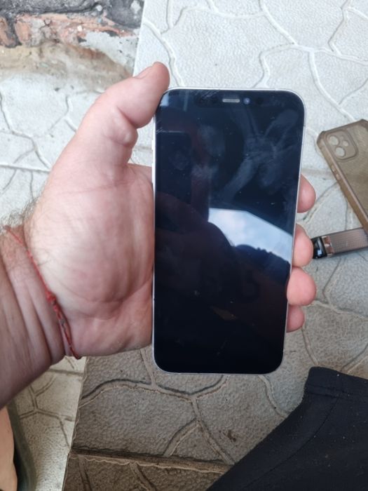 Продам iPhone 12