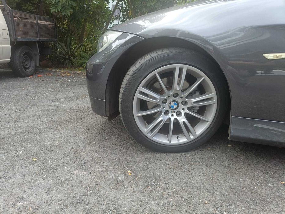 Vendo maravilhoso automóvel BMW impecável