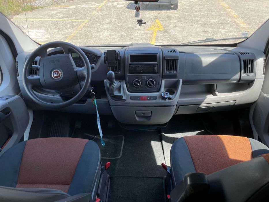 Autocaravana perfilada Moncayo / Fiat Ducato com 4 lugares