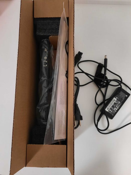 Docking station hp. Nova em embal original. Mod D9y32AA#ABB.  C/cabos
