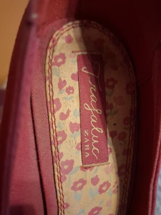 Zara- Czerwone materialowe buty na obcasie