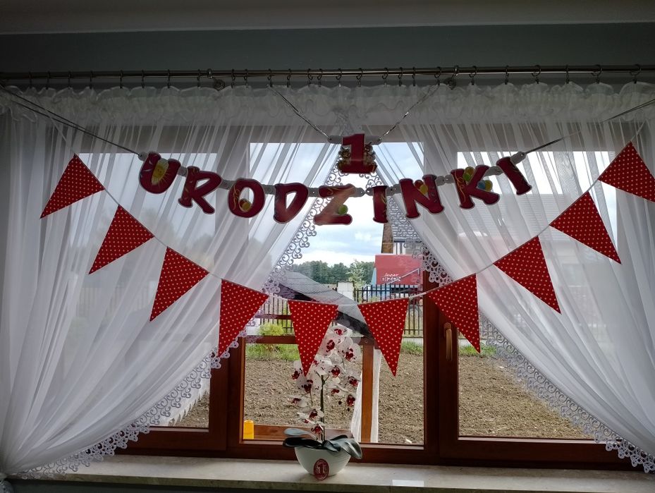 Girlanda i ozdoby na 1 urodzinki dla dziewczynki