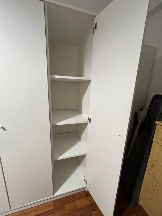 Roupeiro com três portas branco