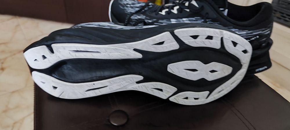 ASICS Novablast preto