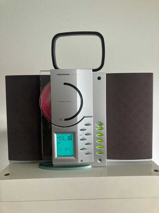 Grundig Radio Receiver with Two Columns, Remote Control and Antenna64730158695937120