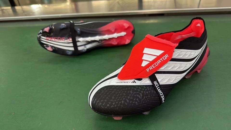 Botas de futebol, futebol de 7 e futsal.
