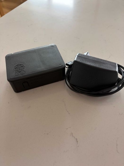 Raspberry Pi 3b com caixa e carregador originais