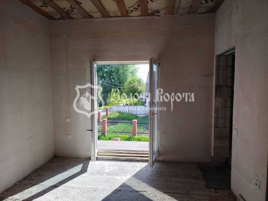 Будинок, 2 пов. Під ремонт. с. Погреби, Броварський район