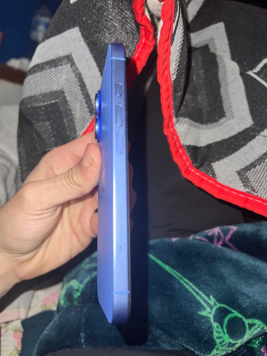 iPhone 16 azul  como novo