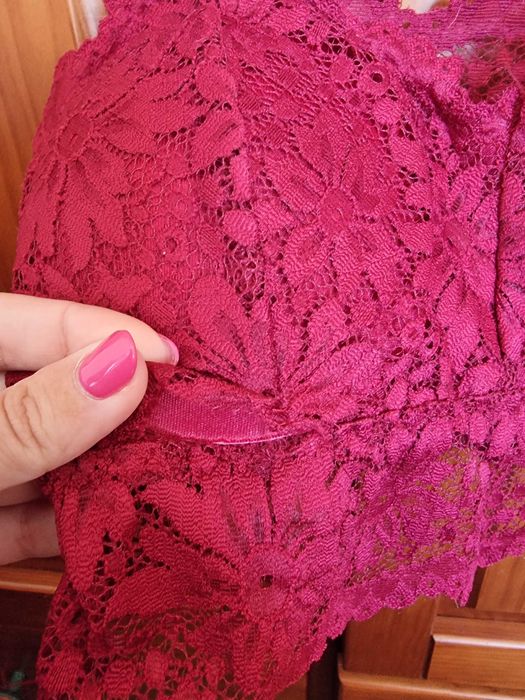 Top curto/ soutien bordeaux rendado, tamanho XS
