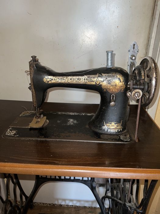 Maquina de costura SINGER antiga