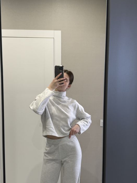 Костюм з мʼякого інтерлоку