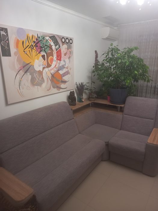 Диван угловой  ( 2.70  × 1.80 )