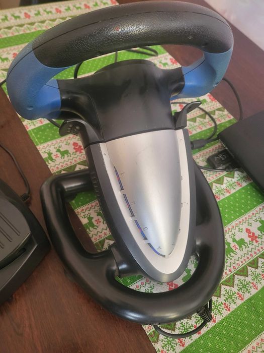 Ігровий руль Bravis PU V18.  Та приставки PS3.