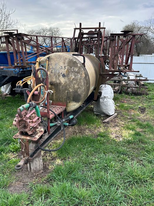 Продам причіпний оприскувач