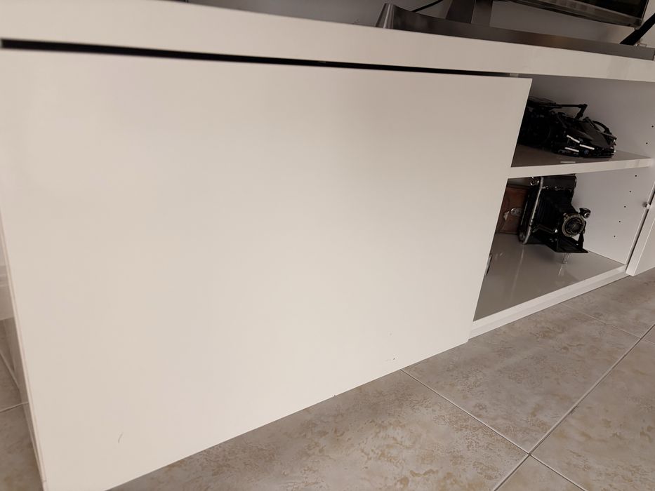 Movel baixo de tv ikea branco lacado com gavetas