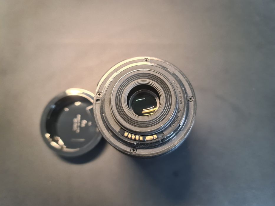 Canon EOS EFS 18-55mm