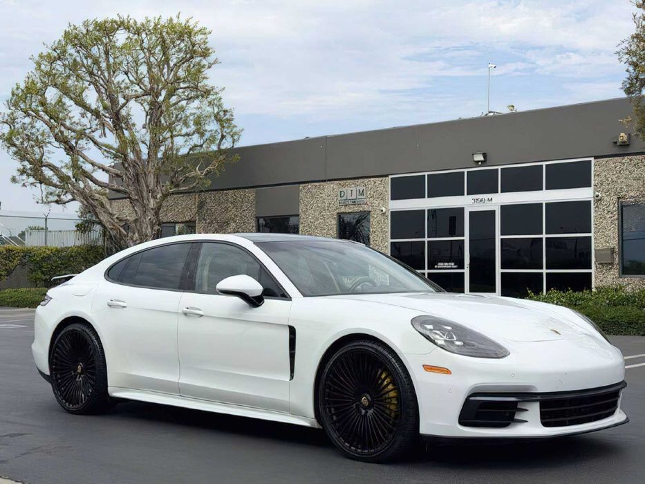 Porsche Panamera 4      2018