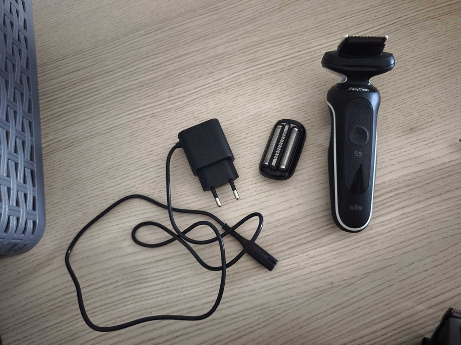 Máquina de barbear Braun Easyclean S5
