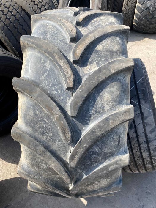 540/65r28 Vredestein