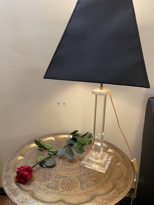 Candeeiro com base em acrílico