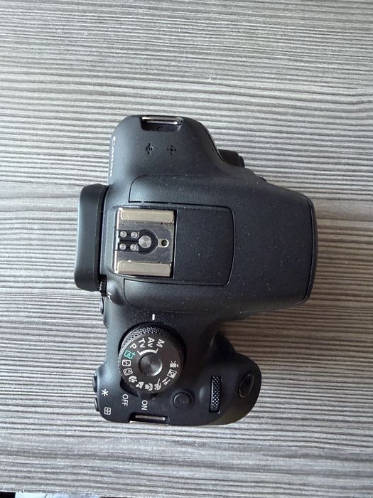 Canon EOS 2000D + EF 18-55 IS II